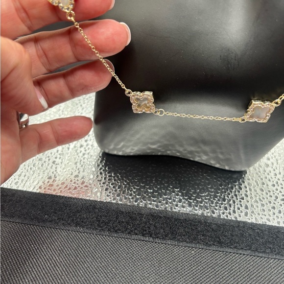 Elegant Gold Necklace with Mother Of Pearl Accents. - Picture 4 of 4